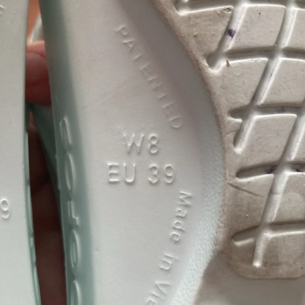 OOFOS Thong Slide Sandals - Picture 11 of 11